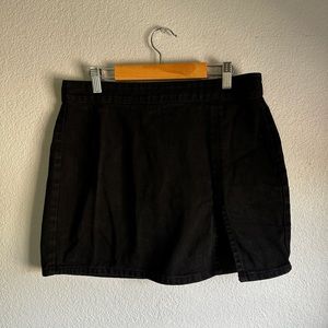 Lioness black mini skirt with side slit